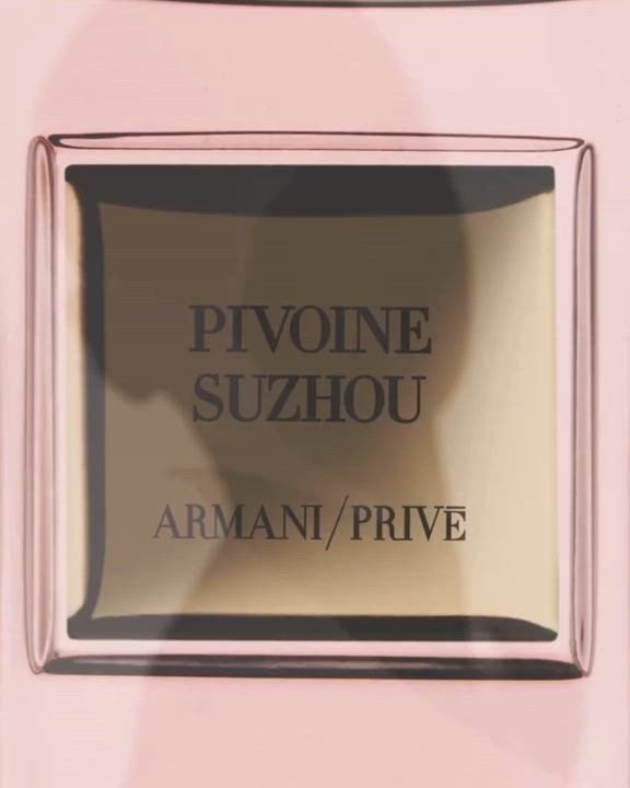 Video displaying different ingredients, fragrance bottles and cinematic silhouettes of Armani/Prive floral fragrances.