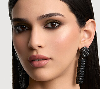 A picture of a woman with a look called “VERTIGO EYES”.