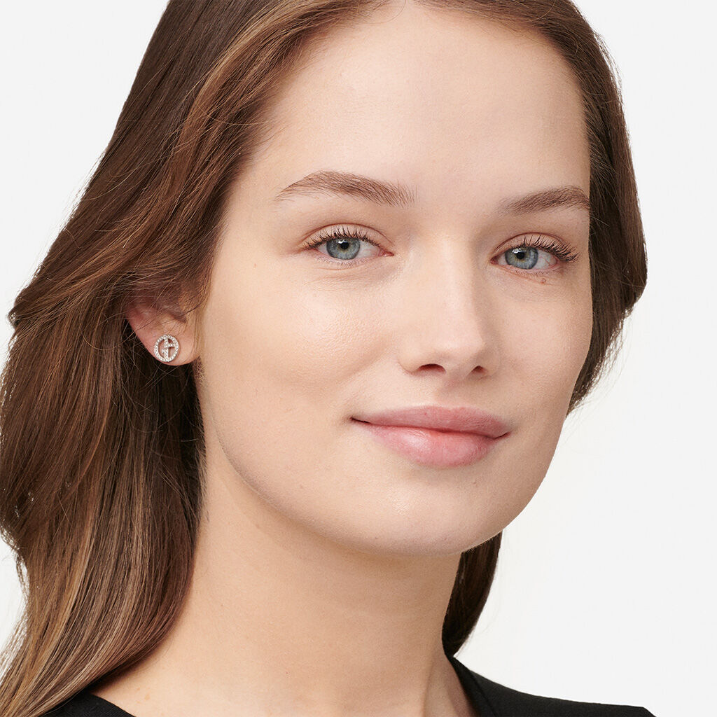 Flawless skin with Armani Beauty foundation
