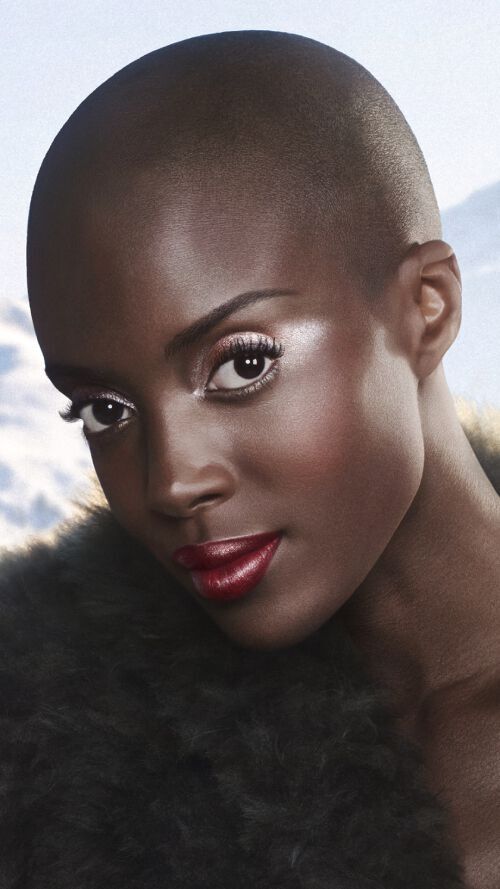 Madisin Rian wearing an Armani beauty holiday make-up look for virtual try-on.