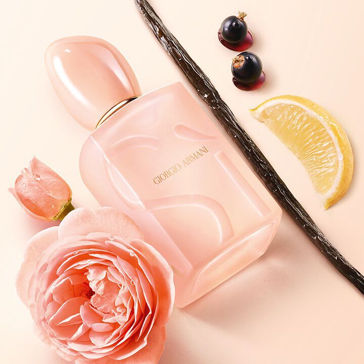 Giorgio Armani Si Nude Bloom bottle with rose, vanilla pod, berries and citrus.