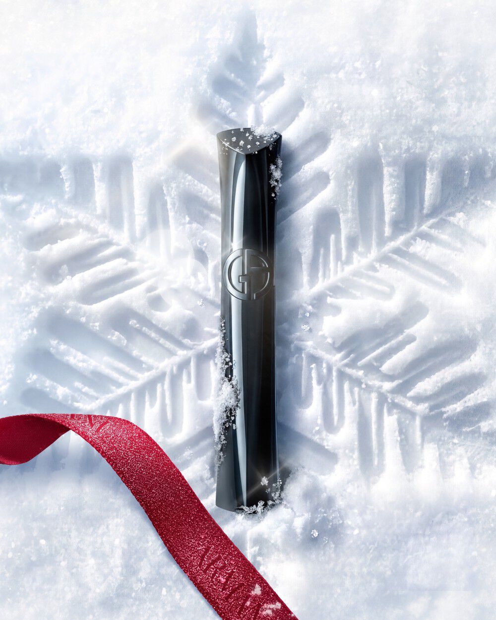 Armani beauty Vertigo Lift Mascara on snow for a winter glamour eye look.