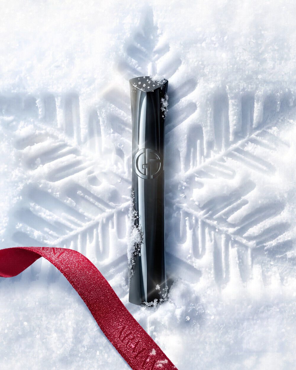 Armani beauty Vertigo Lift Mascara on snow for a winter glamour eye look.