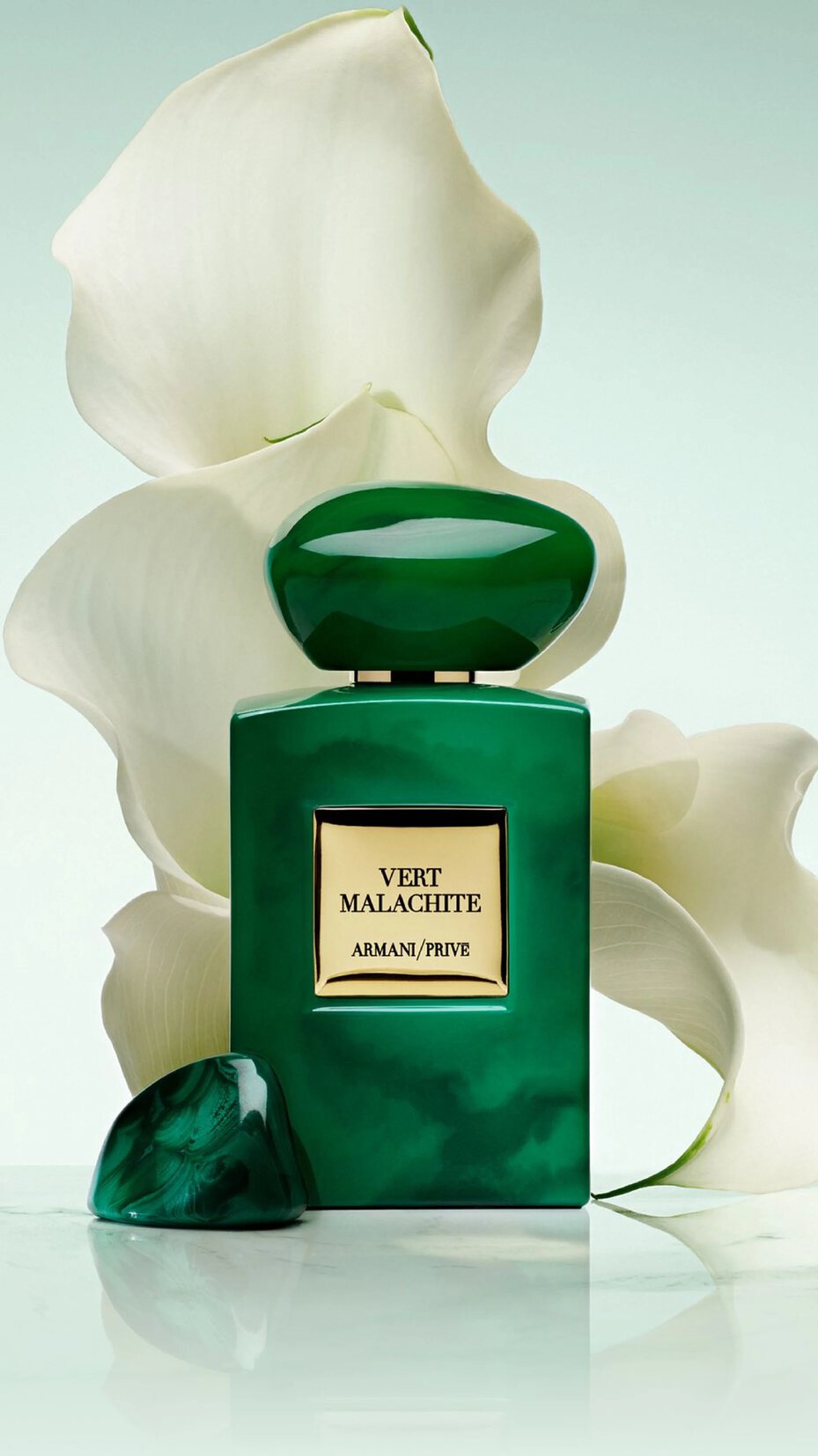 Armani Prive Vert Malachite with delicate green foliage with buds, suggesting natural notes.