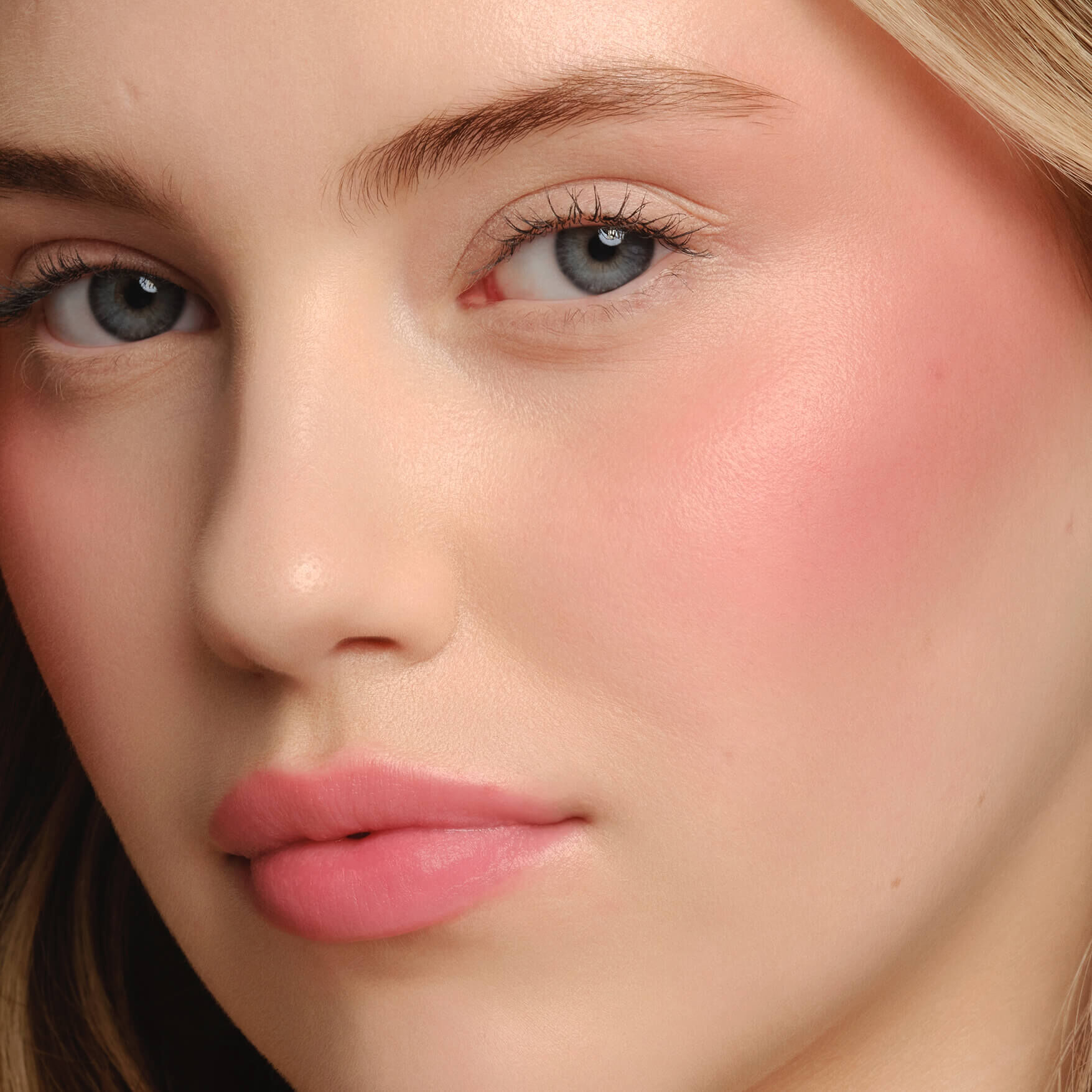 Close-up of ARMANI Beauty DOLCI blush result in a pink shade on cheeks