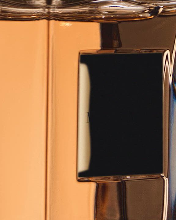 Video displaying different ingredients, fragrance bottles and cinematic silhouettes of Armani/Prive citrus fragrances.