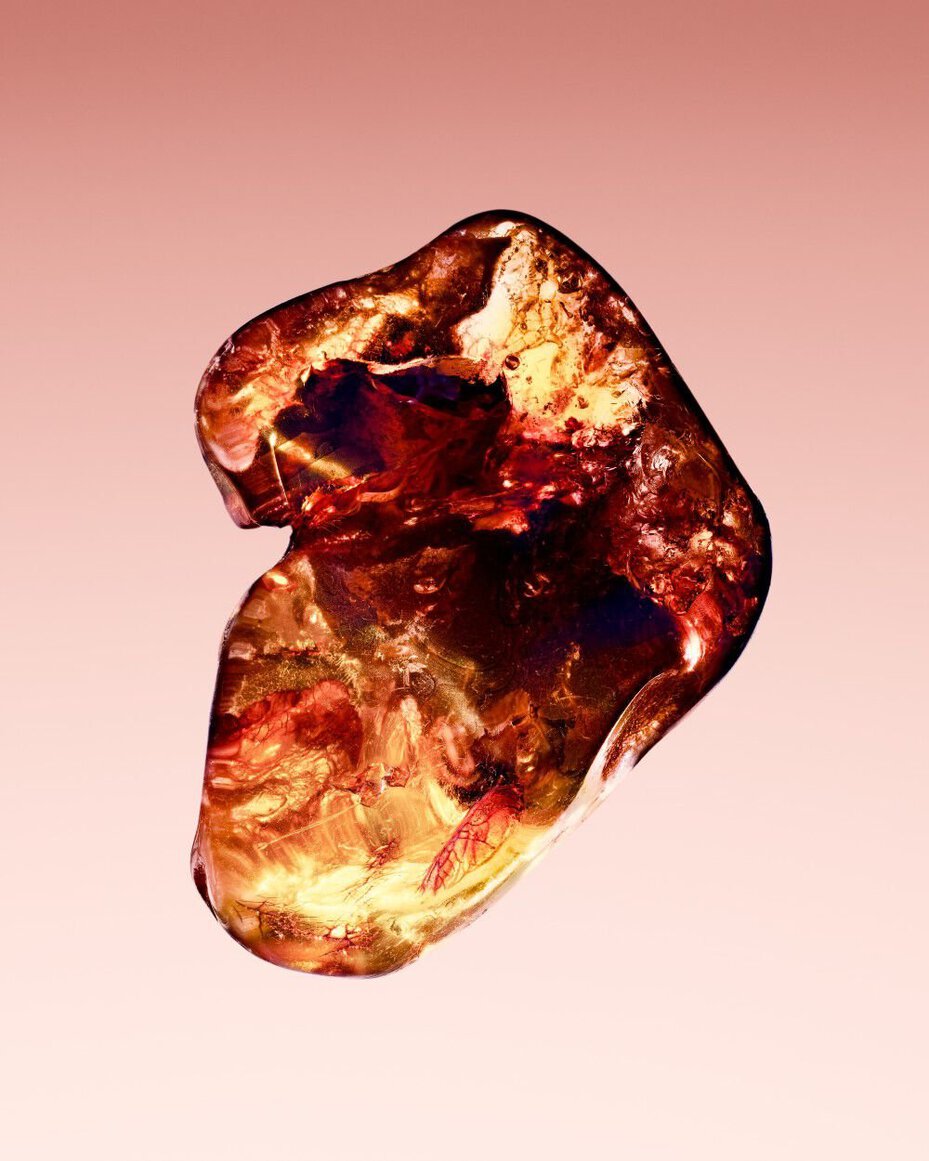 Armani/Prive Rouge Malachite: close-up of golden ambrox resin, emphasizing the fragrance’s rich, ambery character.