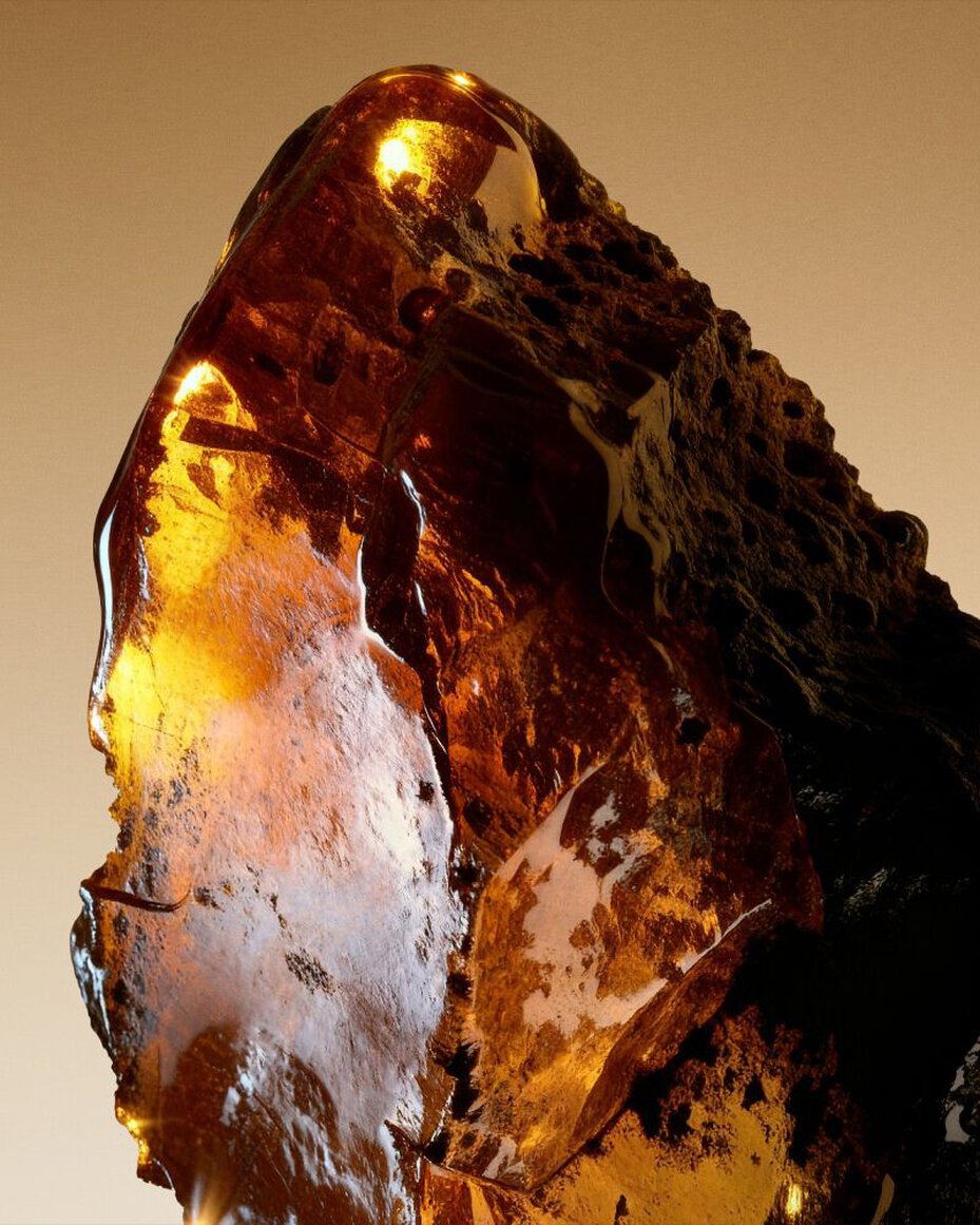 Golden amber resin evoking a deep and powerful trail.