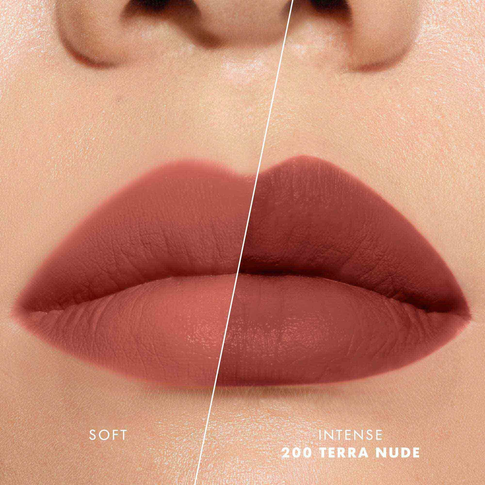 Close-up of lips showing shade 520 Dusty Rose in two intensities: soft on the left and intense on the right, with a velvet-matte finish.