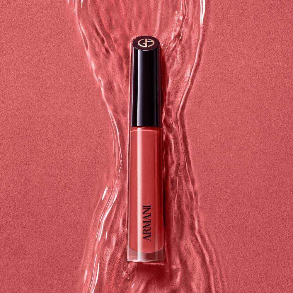 ARMANI LIP MAESTRO in shade 520 Dusty Rose standing upright on a rippled pink background.