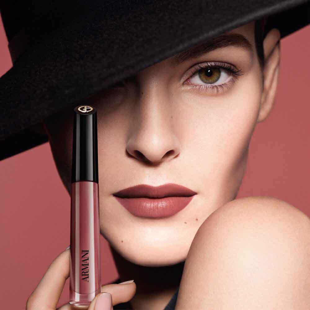 Close-up of Vittoria wearing ARMANI LIP MAESTRO in shade 520 Dusty Rose.
