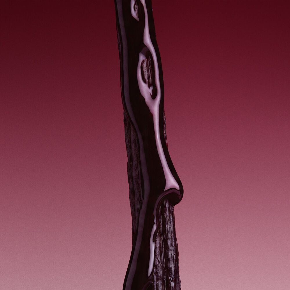 Dark licorice visual revealing the addictive depth of Cuir Rubis.