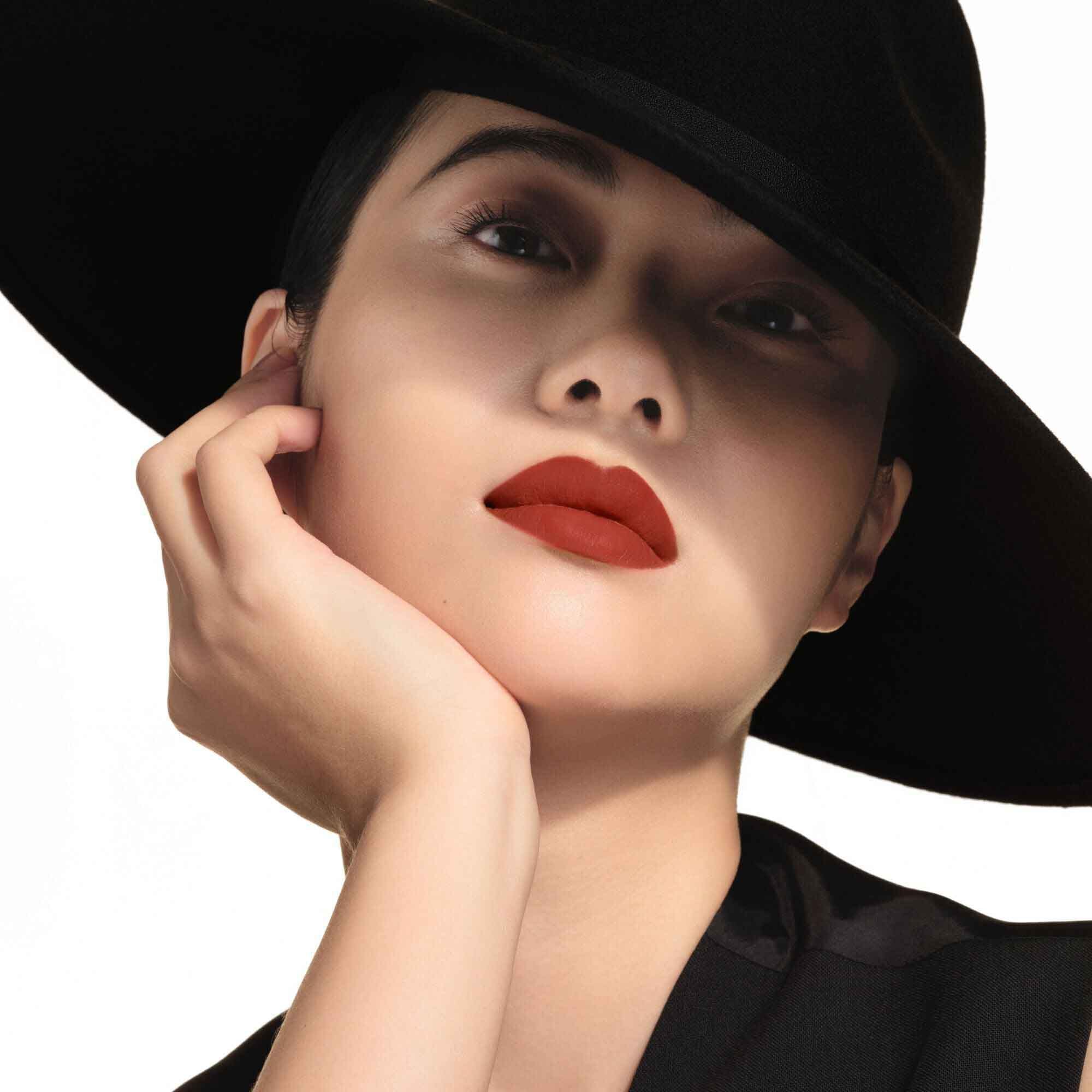 Close-up of Vittoria wearing ARMANI LIP MAESTRO in shade 520 Dusty Rose.