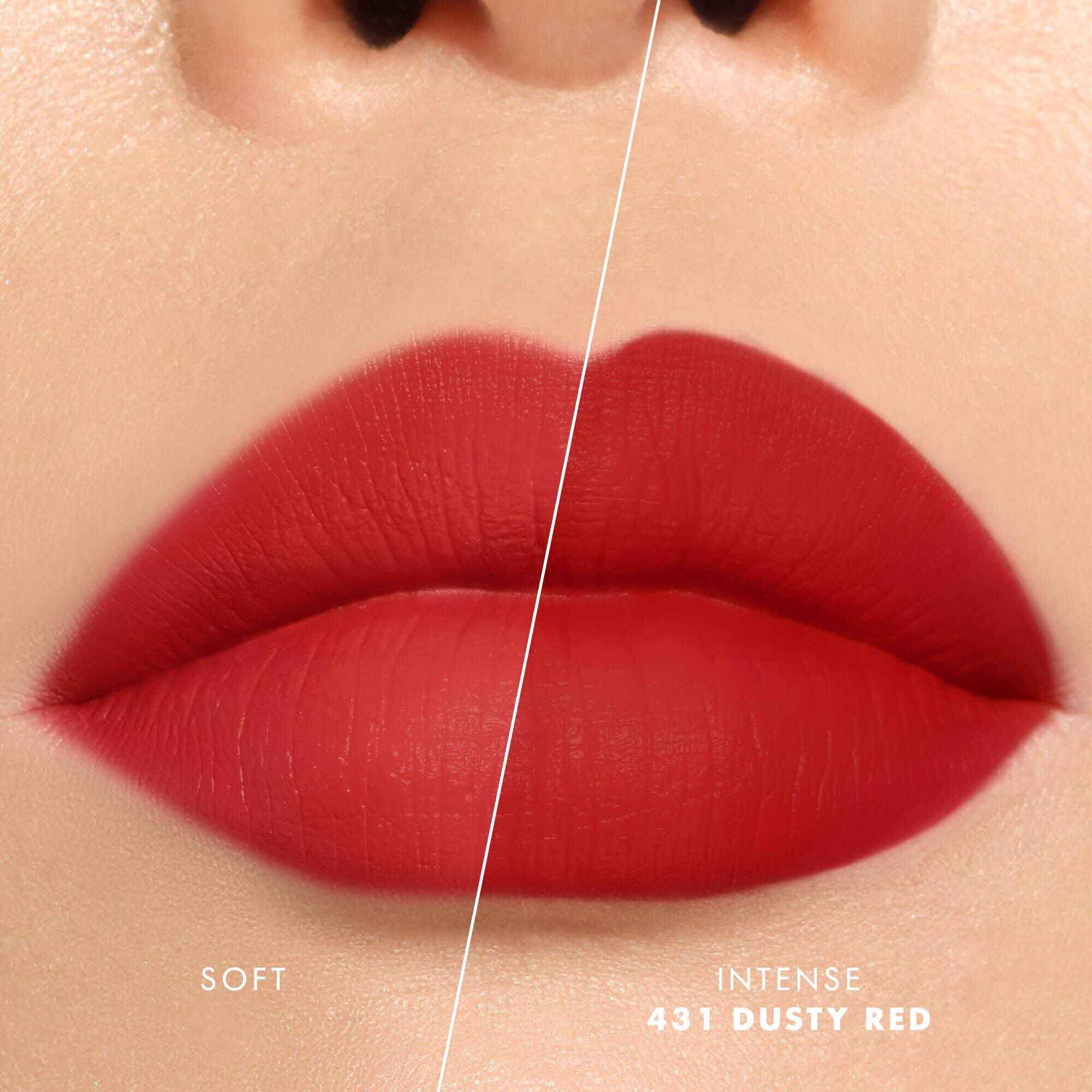 Close-up of lips showing shade 520 Dusty Rose in two intensities: soft on the left and intense on the right, with a velvet-matte finish.