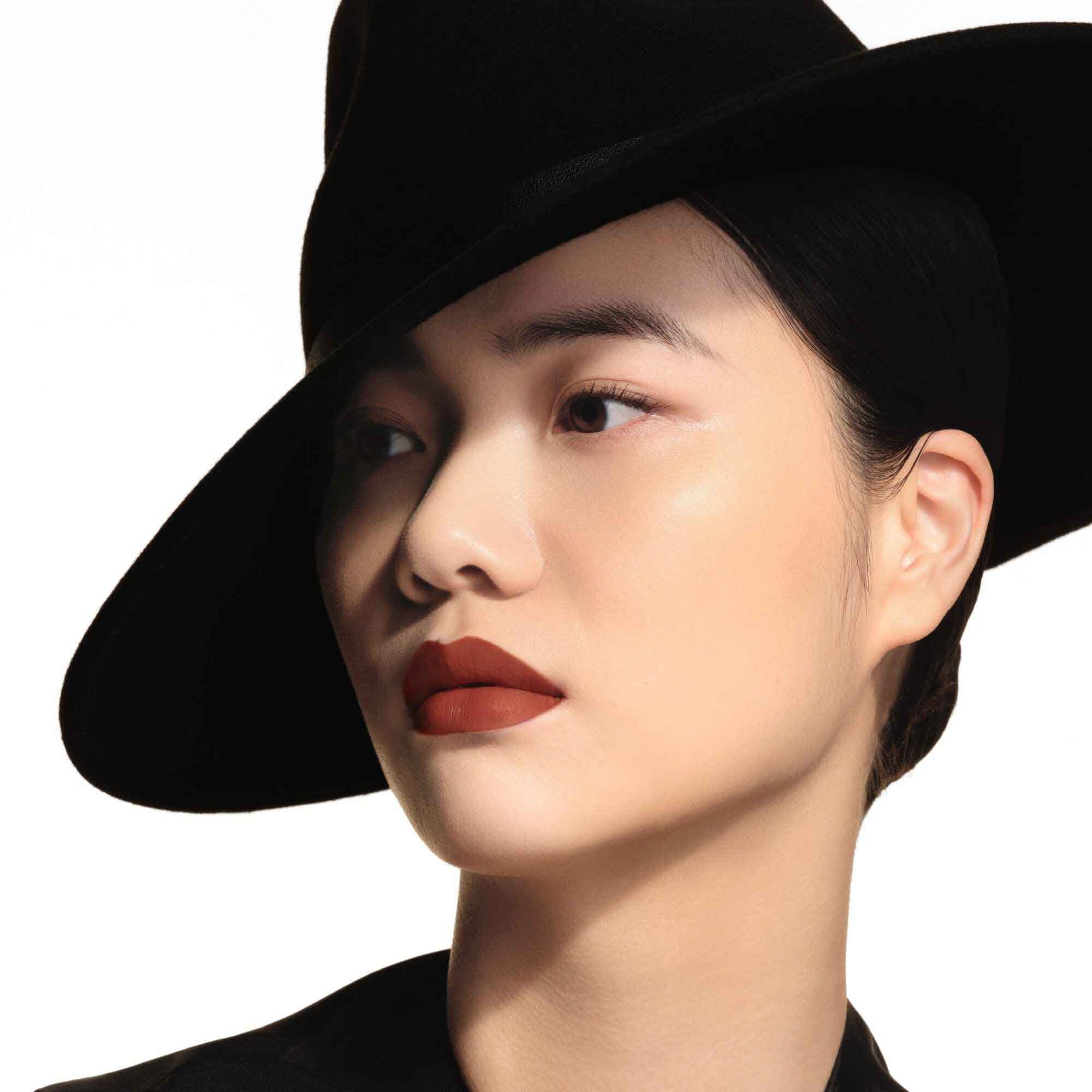 Close-up of Vittoria wearing ARMANI LIP MAESTRO in shade 520 Dusty Rose.