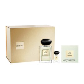 Armani Prive Les Eaux The Yulong Holiday gift set on white background: gold box beside the eau de parfum bottle, a miniature and a candle.