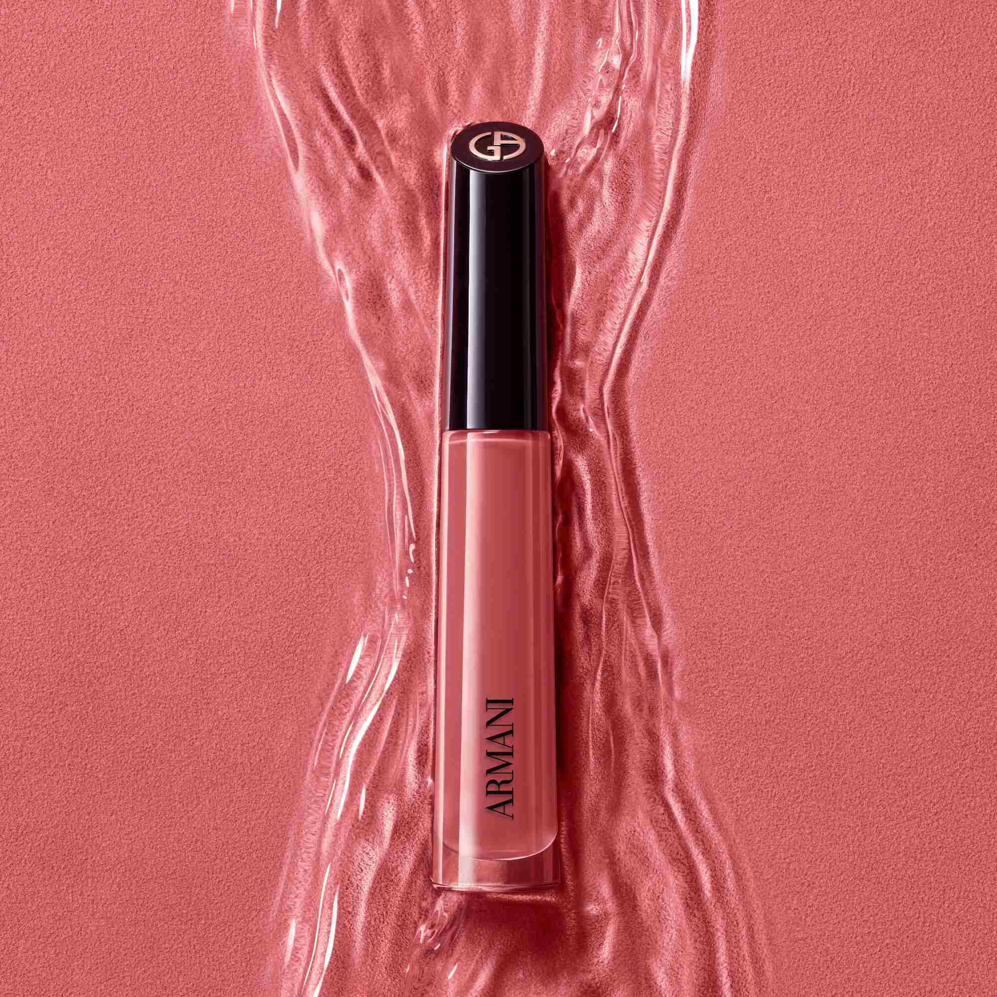 ARMANI LIP MAESTRO in shade 520 Dusty Rose standing upright on a rippled pink background.