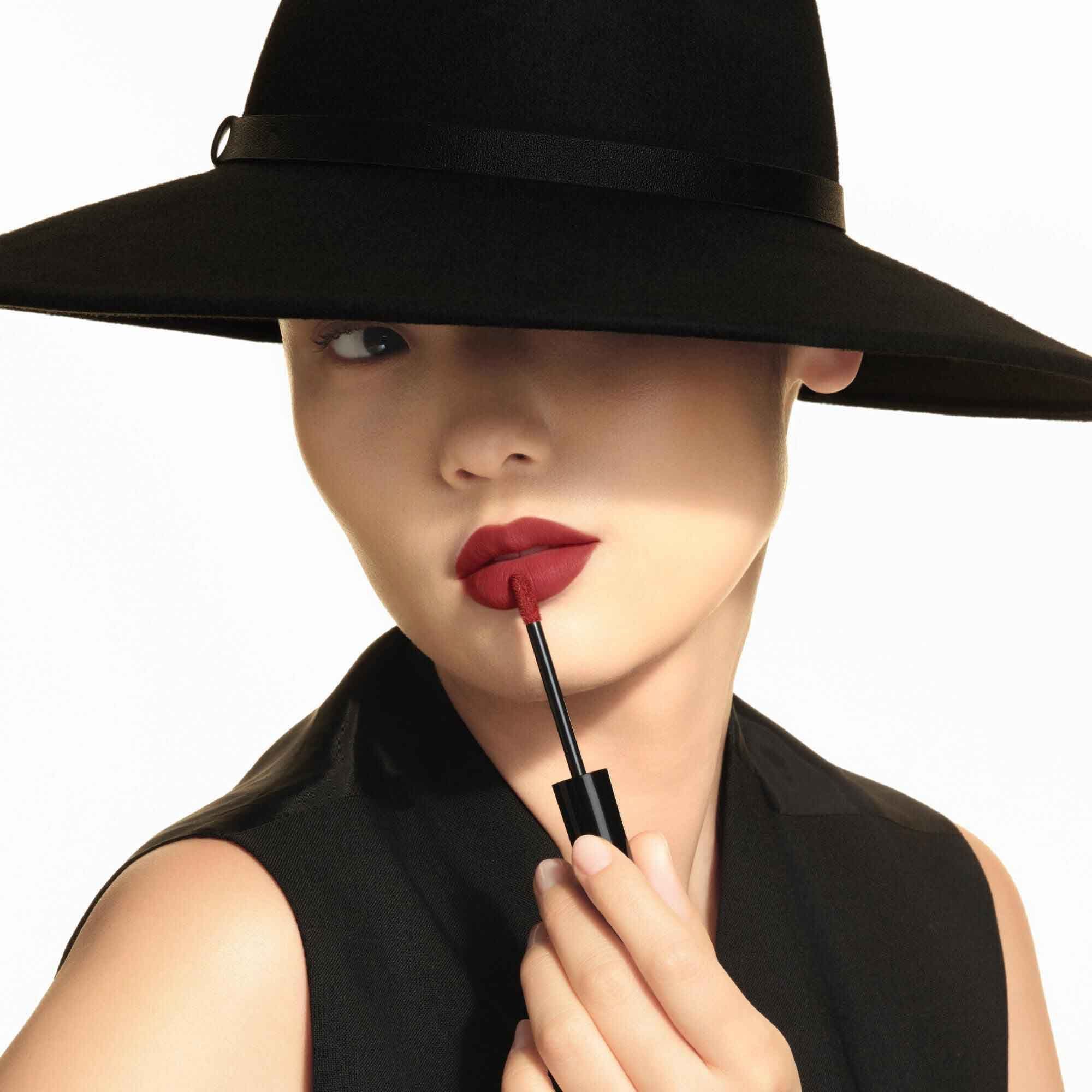 Close-up of Vittoria wearing ARMANI LIP MAESTRO in shade 520 Dusty Rose.