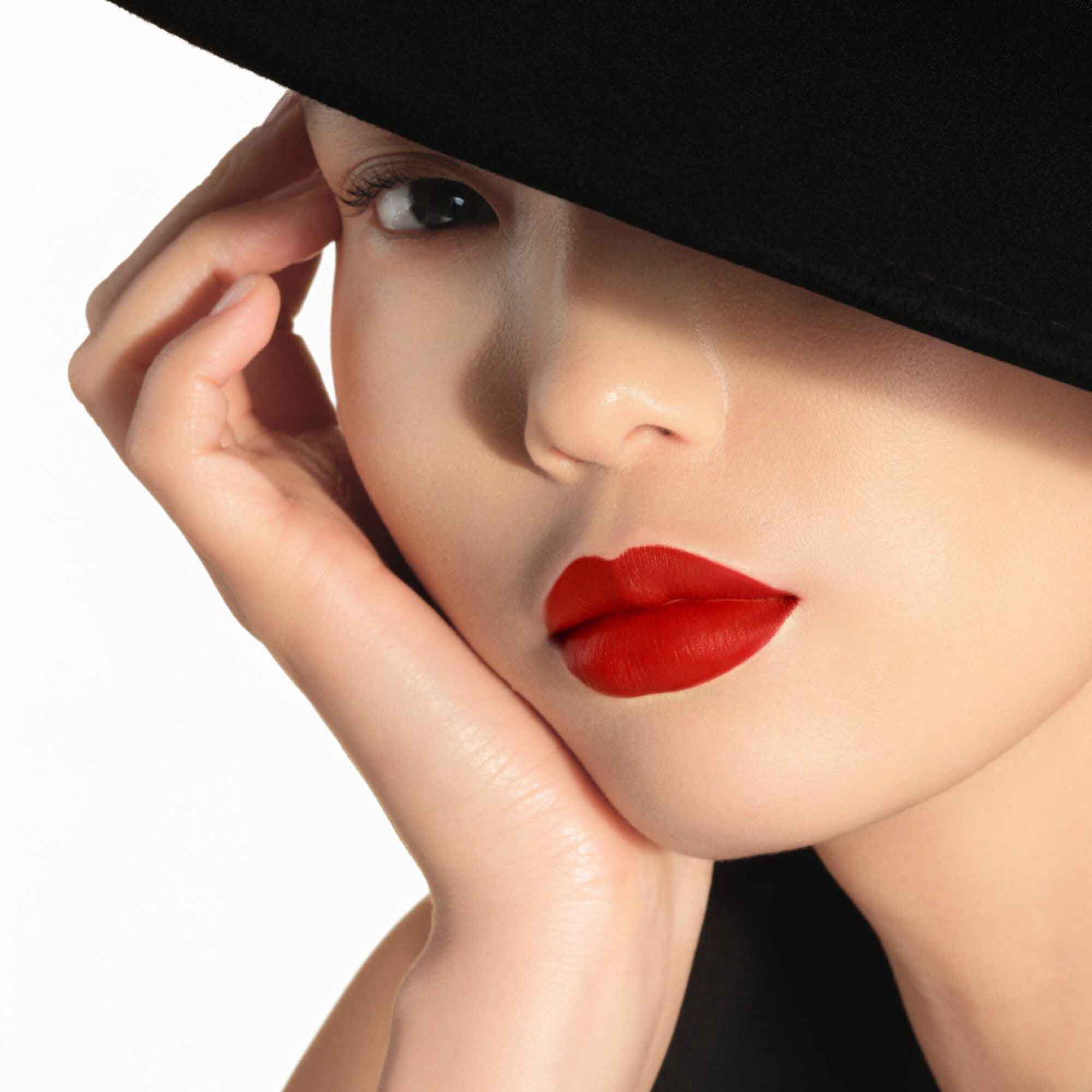 Close-up of Vittoria wearing ARMANI LIP MAESTRO in shade 520 Dusty Rose.