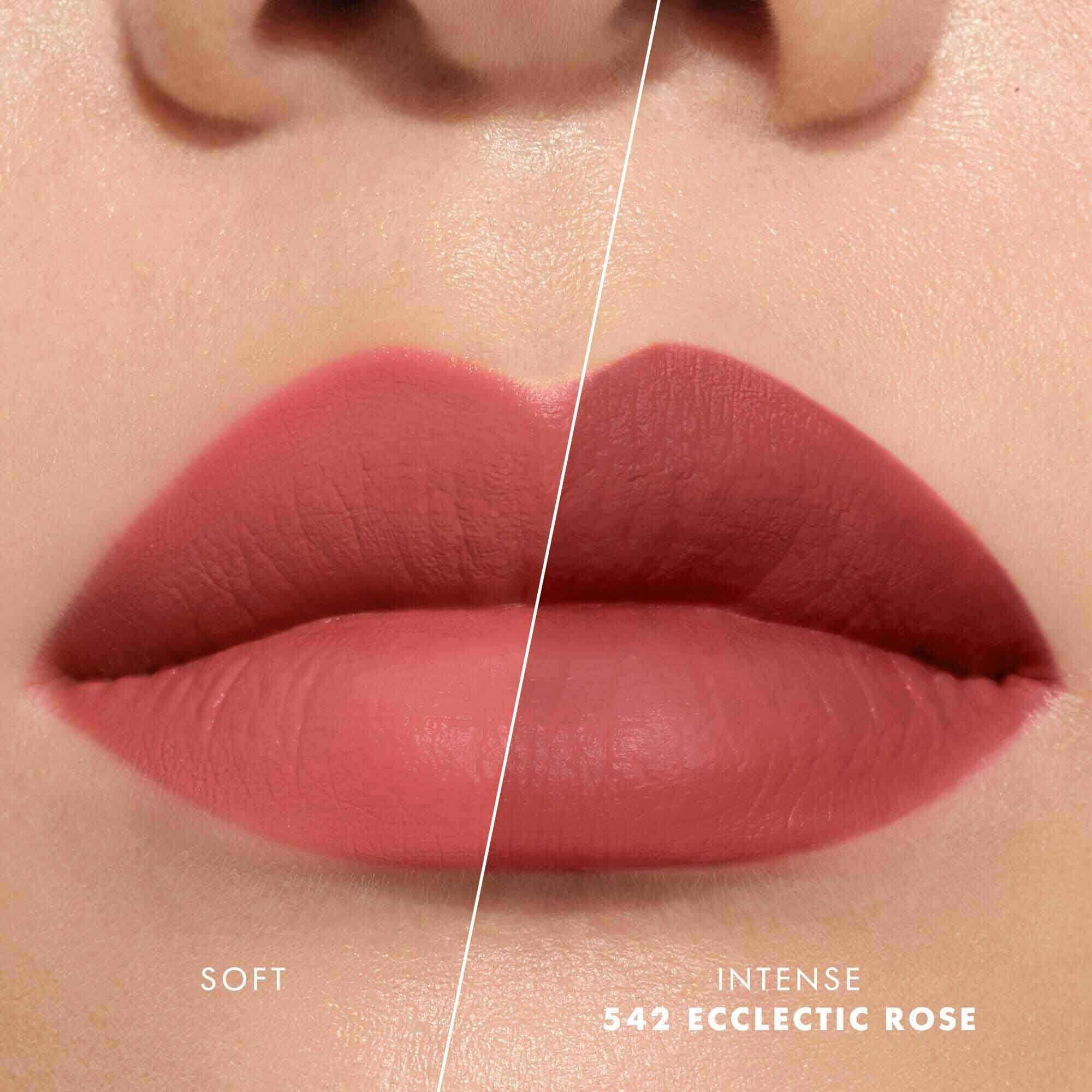 Close-up of lips showing shade 520 Dusty Rose in two intensities: soft on the left and intense on the right, with a velvet-matte finish.