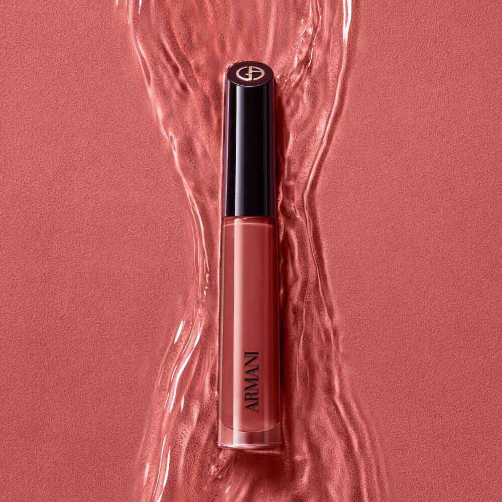 ARMANI LIP MAESTRO in shade 520 Dusty Rose standing upright on a rippled pink background.