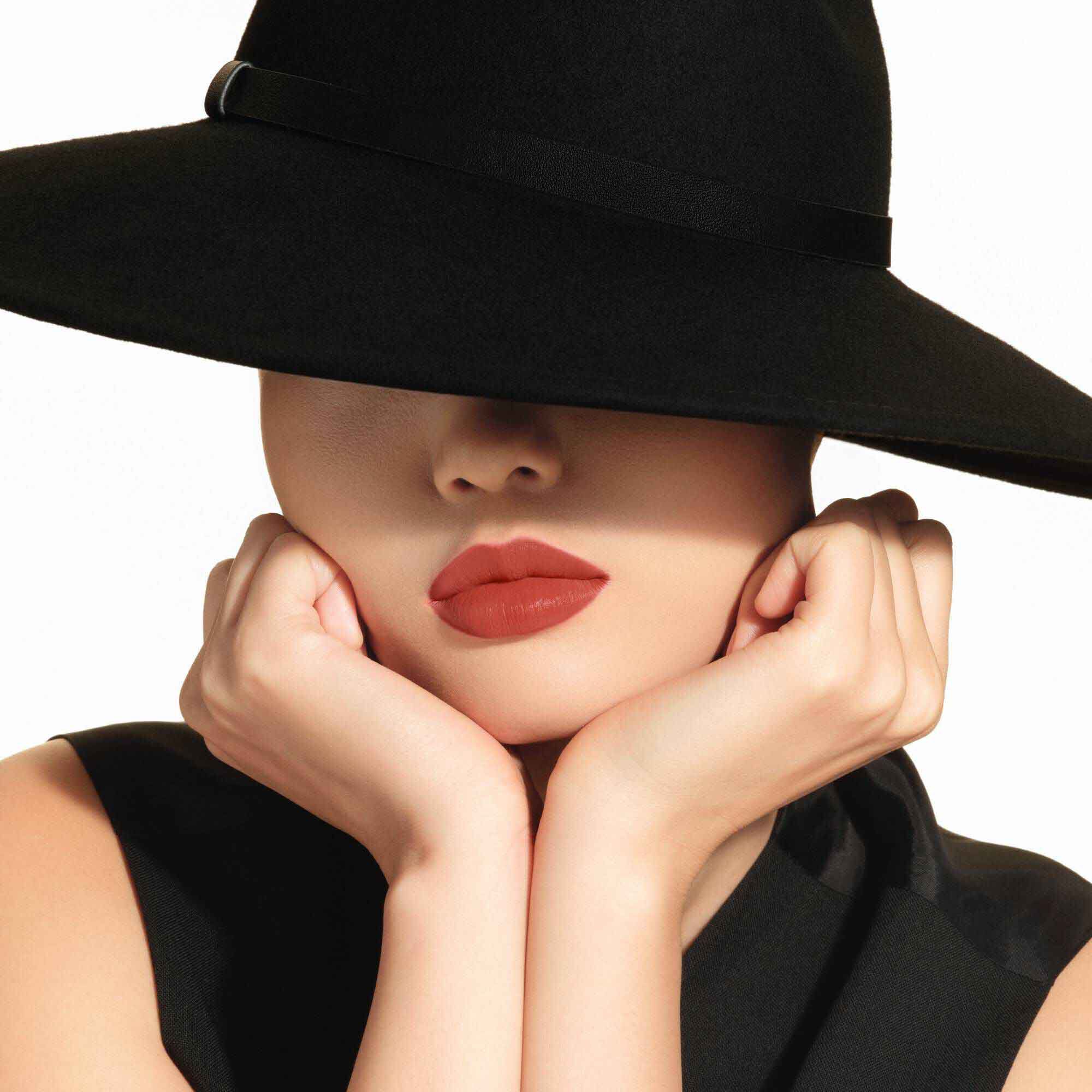 Close-up of Vittoria wearing ARMANI LIP MAESTRO in shade 520 Dusty Rose.