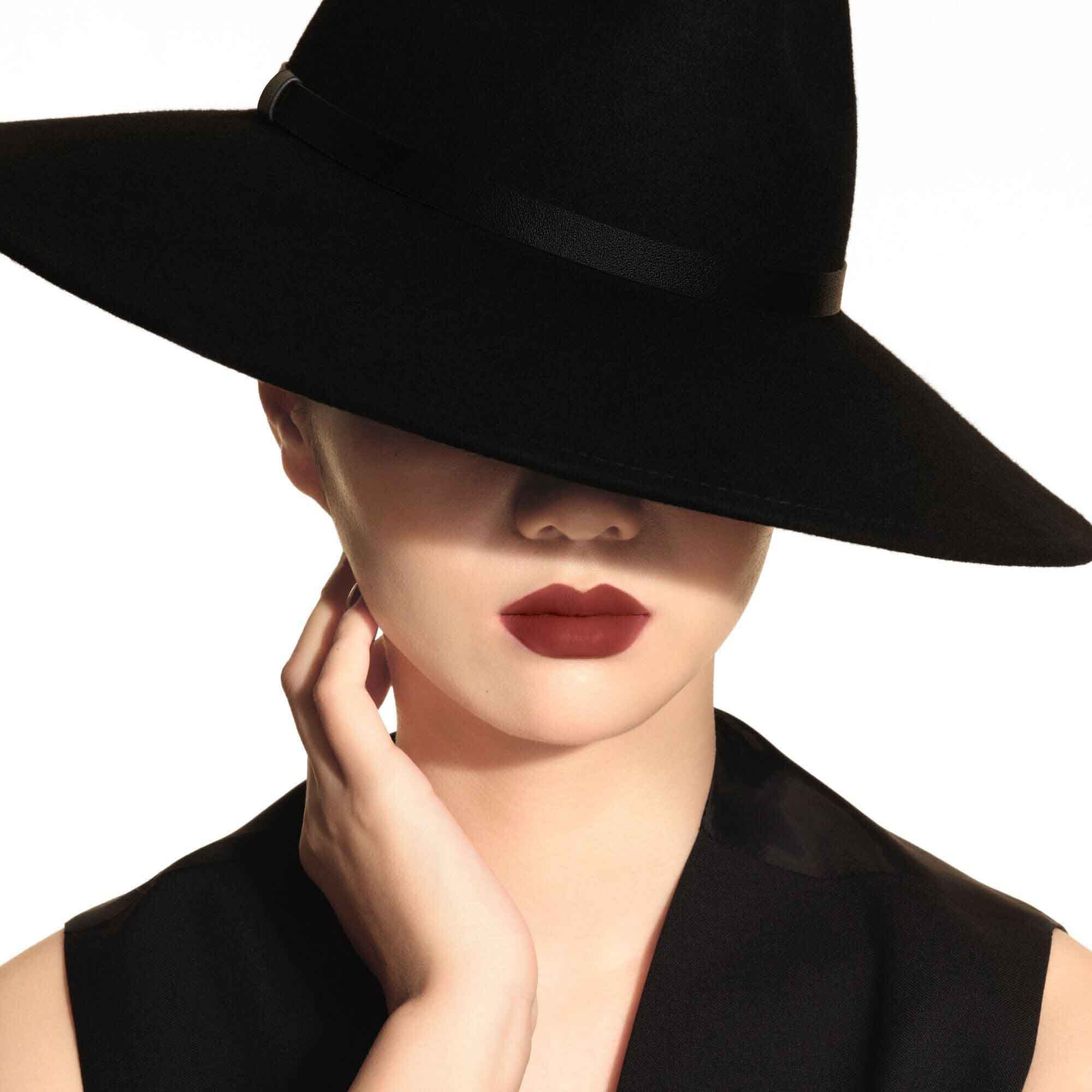 Close-up of Vittoria wearing ARMANI LIP MAESTRO in shade 520 Dusty Rose.